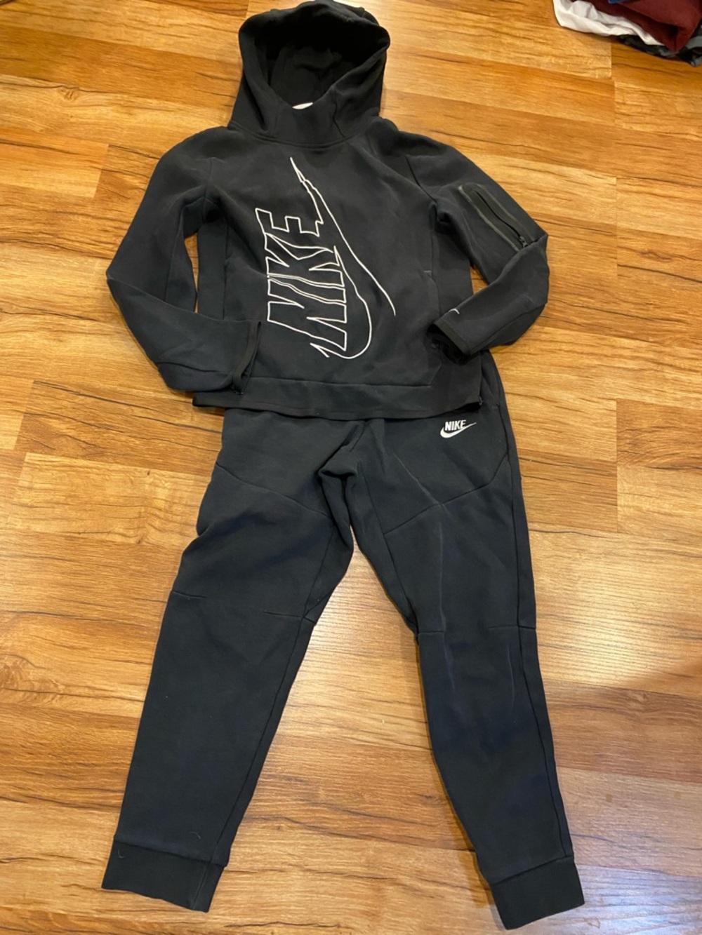 Nike Tech Fleece graphic pullover hoodie and matching jogger black white medium
